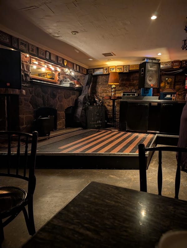 Grumpy's Bar on Bishop Street